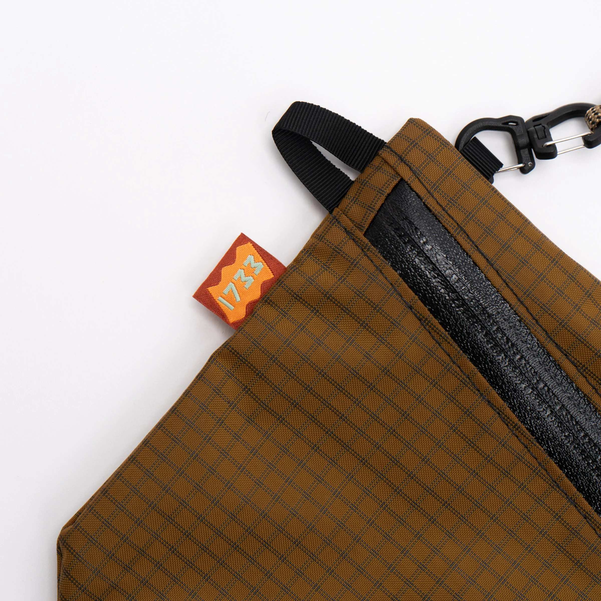 【週末値下げ】ブラウン ナイロンバッグ ストライプデザイン Zip Sling - Ultragrid - 3 Colors — 1733